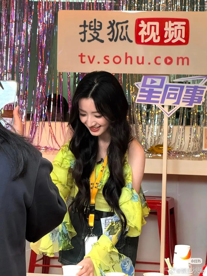 黄羿现身《盛世天下》扫楼活动状态佳|黄羿_新浪新闻