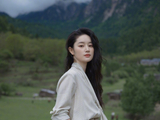 刘诗诗郭晓婷同框自拍，龙葵花楹再聚首