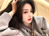 白鹿携新剧亮相你好星期六，温柔造型引热议
