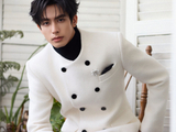 宋威龙双排扣白色小香风造型亮相，法式矜贵感十足