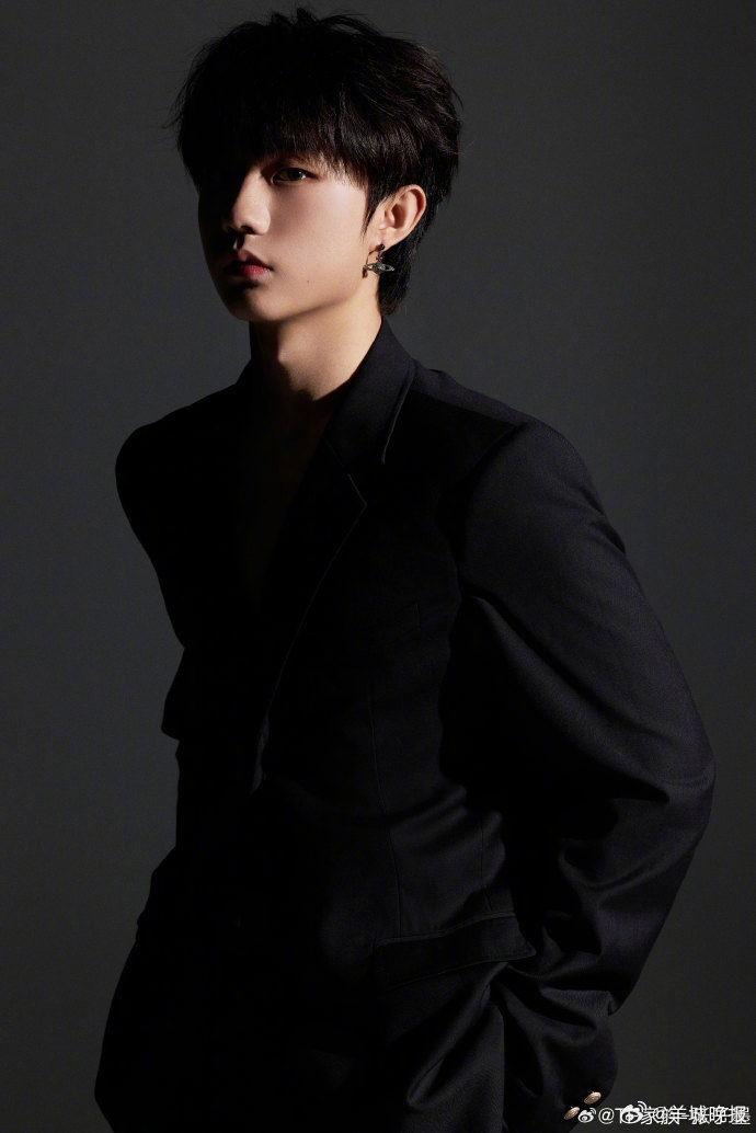 TF家族荣耀之战演唱会2026年澳门开唱,三代四代同台竞技|张子墨|穆祉丞|苏新皓|朱志鑫|邓佳鑫_新浪新闻