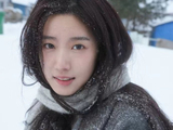 卢昱晓发布雪地氛围感新头像