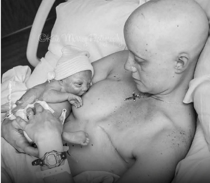 患癌母亲塞拉·麦考克尔术后成功哺乳