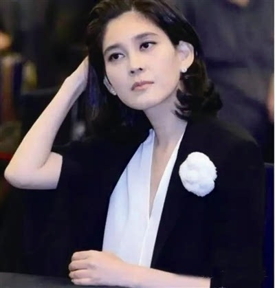 三星长公主李富真1999年嫁保镖,2019年离婚支付141亿韩元|任佑宰|李健熙|结婚|婚礼|黑脸_新浪新闻