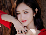 吴宣仪发布动态，表情符号引关注