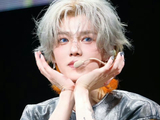 鹿晗以鹿角代名低调行善