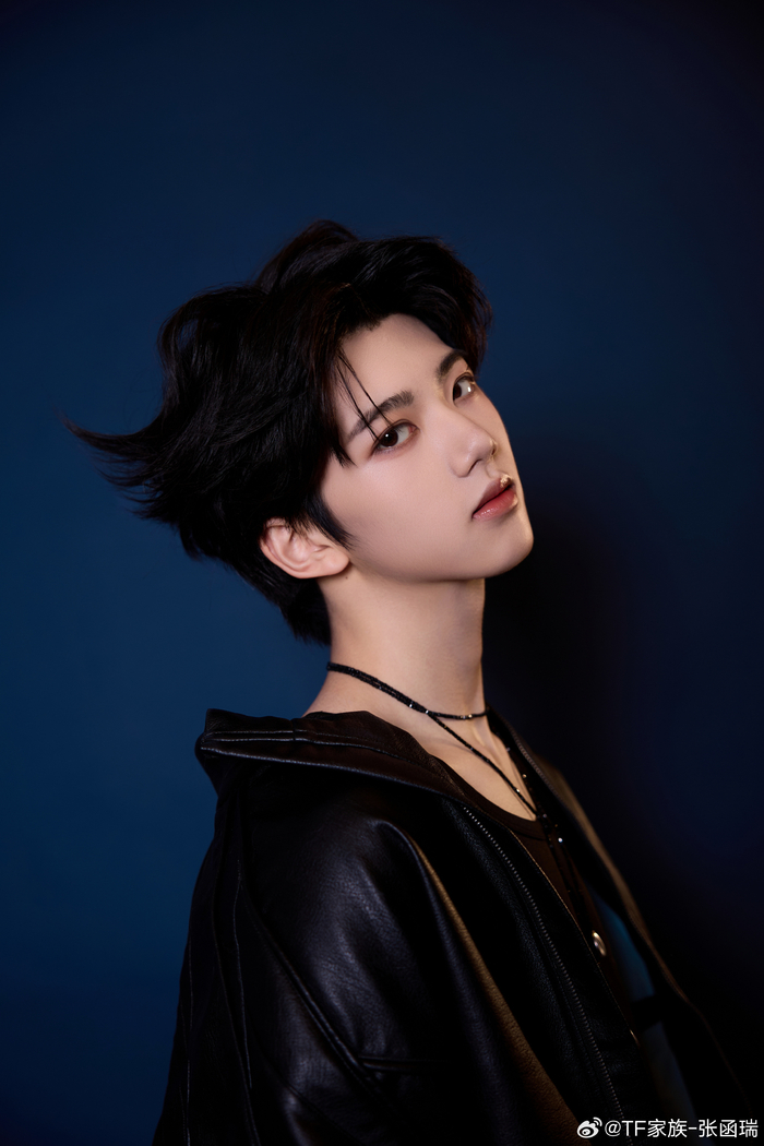 张函瑞16岁生日大片曝光,萌帅造型引期待|发型|TF家族|抱一抱|超棒|小猫_新浪新闻
