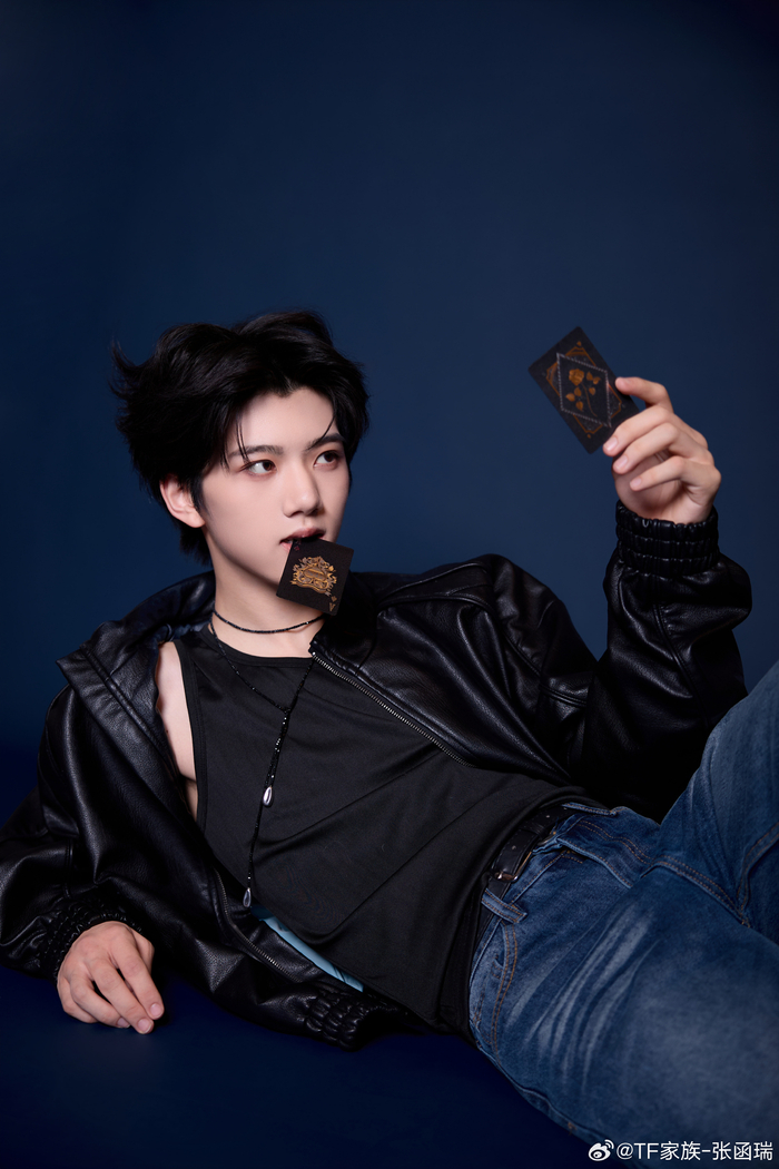 张函瑞16岁生日大片曝光,萌帅造型引期待|发型|TF家族|抱一抱|超棒|小猫_新浪新闻