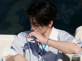杨洋海边写真释出，慵懒随性演绎夏日浪漫