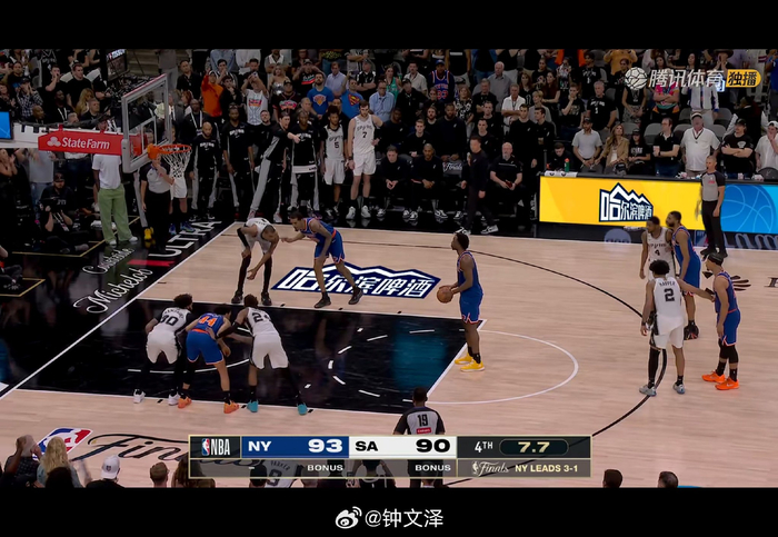 尼克斯击败马刺夺NBA总冠军，文班亚马关键罚球遭嘘