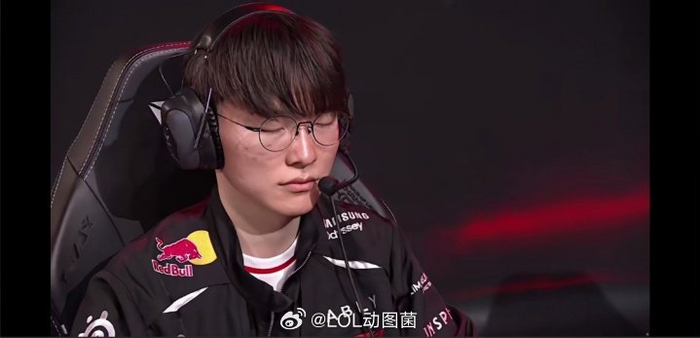 Faker Dfc T1对阵DK赛前Faker闭目冥想|英雄联盟|T1_Faker|英雄联盟S16|哥们_新浪新闻