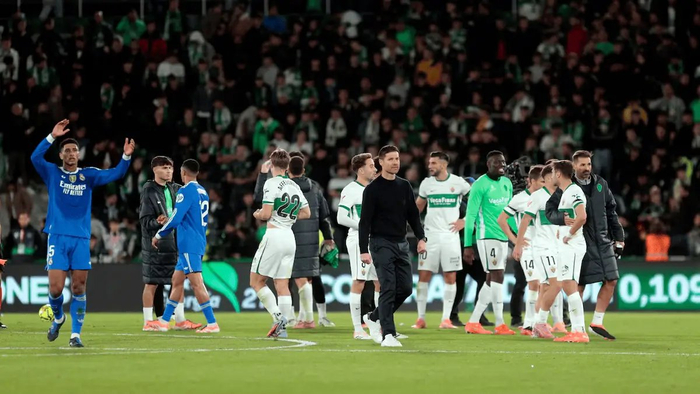 皇马要求阿隆索立即扭转球队局面，欧冠将决定其命运