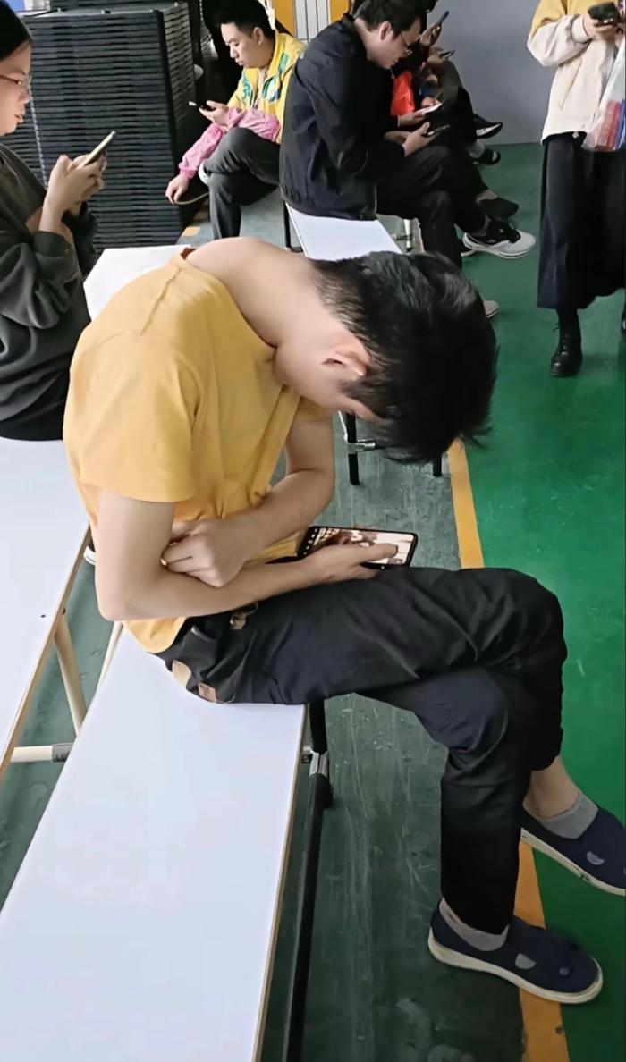 孩子颈椎严重受损引担忧
