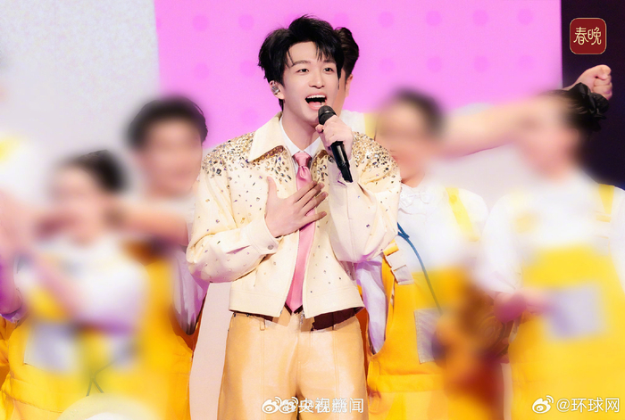 王安宇黄子弘凡范丞丞胡先煦春晚快乐小马高清图发布|春节联欢晚会|央视|宇子丞说|央视春晚|央视新闻_新浪娱乐_新浪新闻