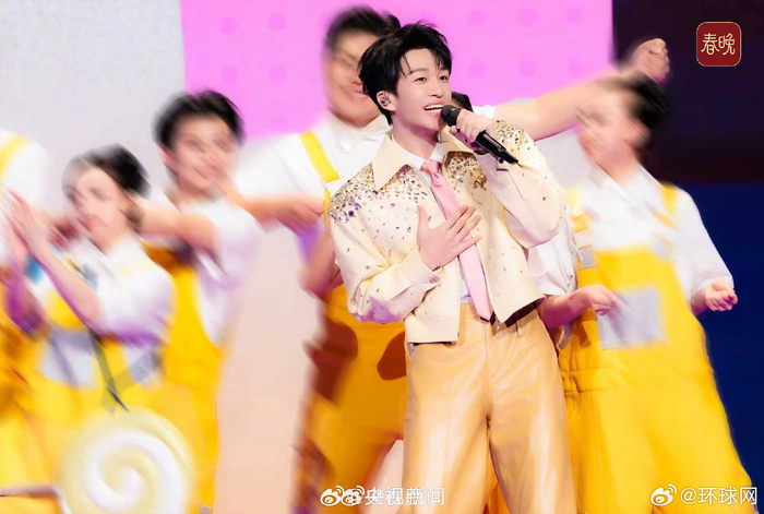 王安宇黄子弘凡范丞丞胡先煦春晚快乐小马高清图发布|春节联欢晚会|央视|宇子丞说|央视春晚|央视新闻_新浪娱乐_新浪新闻