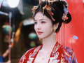 凤冠霞帔衬十里红妆，中式婚服显东方韵味