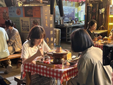 网友成都火锅店偶遇周迅文淇拍戏