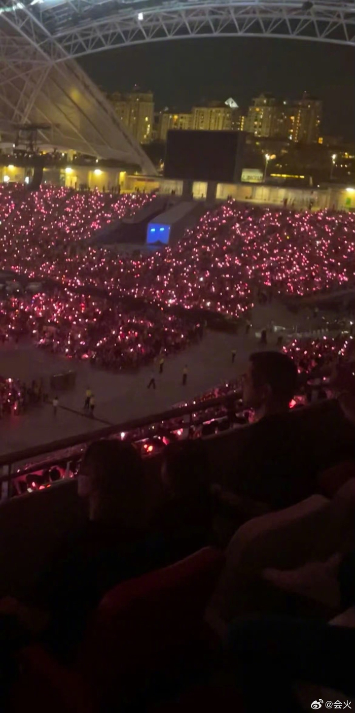 孙燕姿一家现身BLACKPINK新加坡演唱会_财经头条