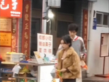 郑合惠子任宥纶合体录请原地结婚，挽手遛狗路透