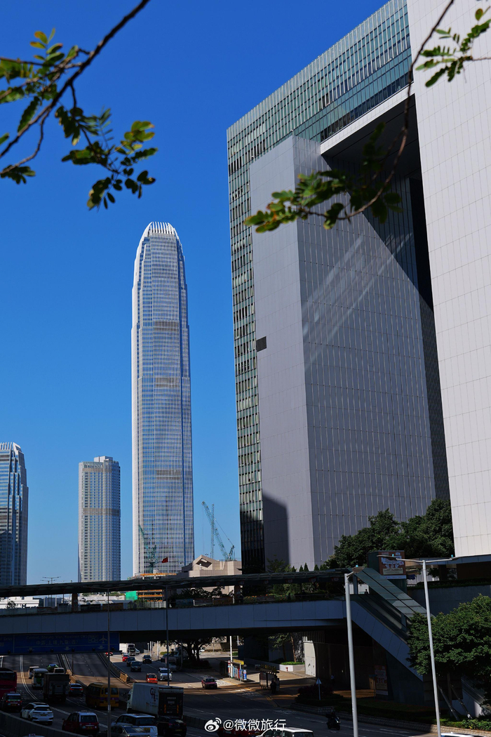 游客畅游维港享受海风|維多利亞港(油尖旺区)|维多利亚港|香港特别行政区|港澳台旅行_新浪新闻