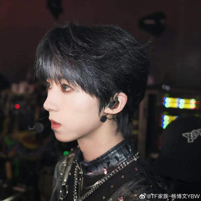 杨博文后台照曝光,展现十足活力|家族|活人_新浪娱乐_新浪新闻