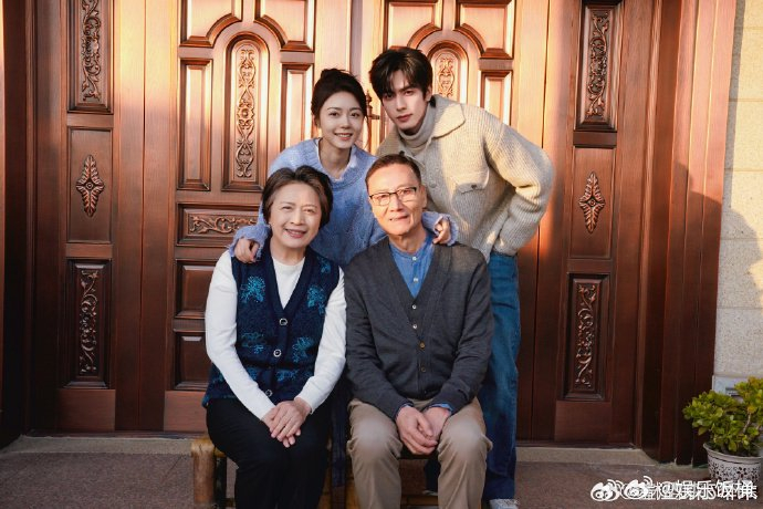 骄阳似我全家福亮相曦光杯闭幕式