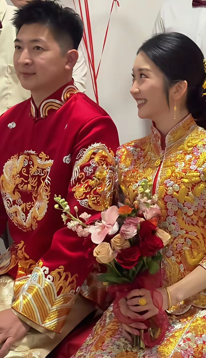 新娘满眼情意出嫁，爱与不爱眼神不会说谎