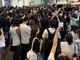 网传柾国现身原宿CK门店引发粉丝聚集