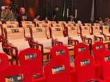 迪丽热巴出席中国影视之夜坐第一排