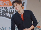 王安宇范丞丞吃饱饭后鼓鼓小肚子
