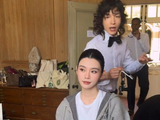 奚梦瑶优越头型引热议，何猷君婚礼现蒜苔装饰