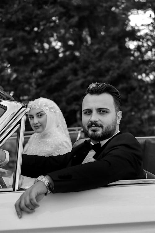 婚姻维系靠金钱，打工男人按月打钱维系家庭