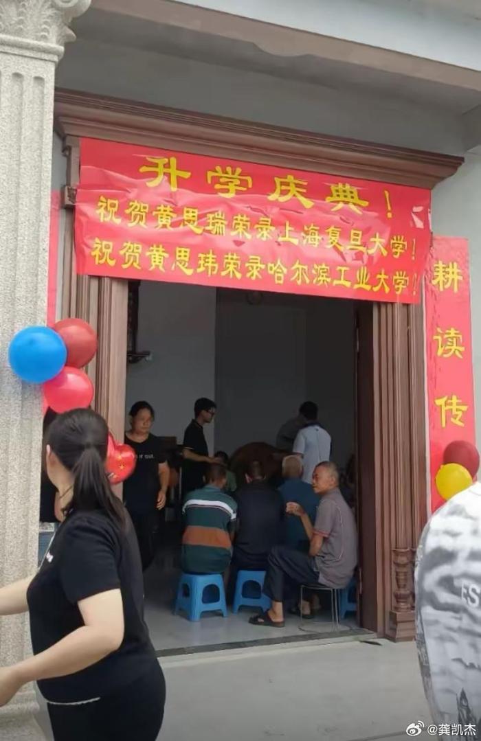 双胞胎成绩优异引网友点赞