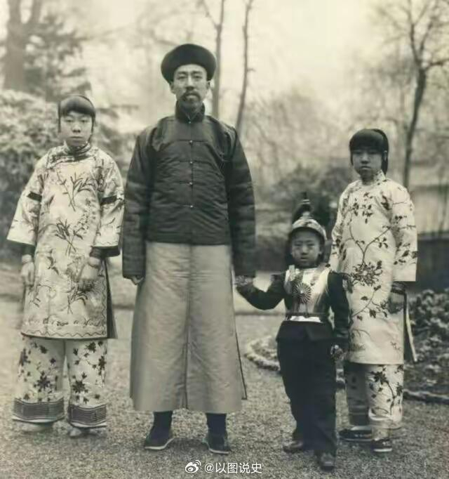 1902年孙宝琦与子女合影曝光，16女皆嫁豪门显赫__财经头条__新浪财经