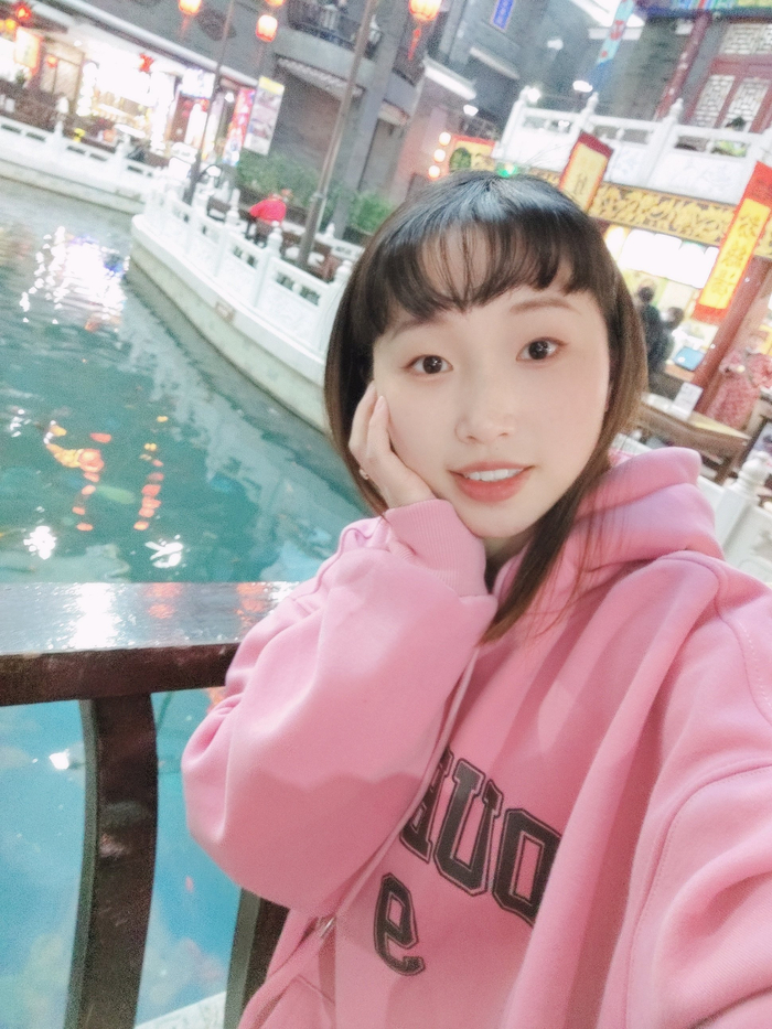 清晨迎亲队伍嬉笑热闹