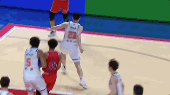 刘颜诚助攻威金顿远投三分命中