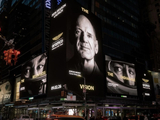 纽维、阿隆索与斯托尔亮相纽约时代广场大屏