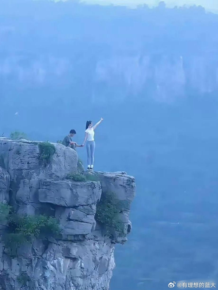 男子求婚地点引热议