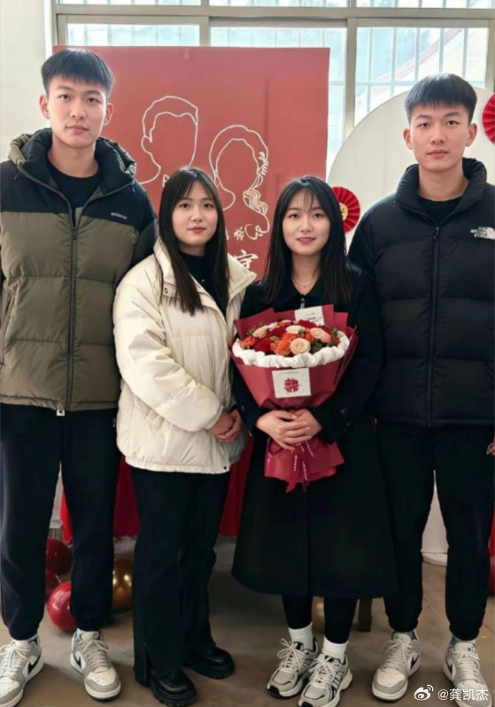 双胞胎兄弟迎娶双胞胎姐妹引热议