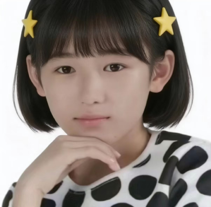 宋亚轩珍珠小子娇羞表情包引热议