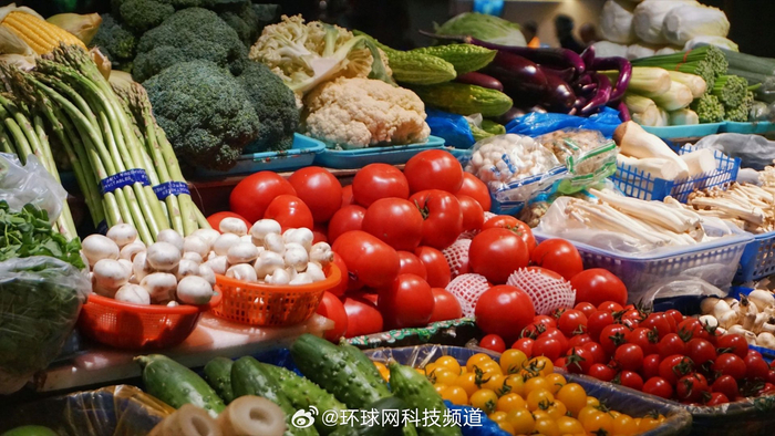 年轻人周末热衷逛菜市场,体验生活参与感
