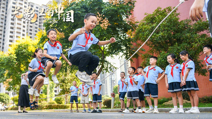 大方真诚夸奖他人，细节与及时是关键