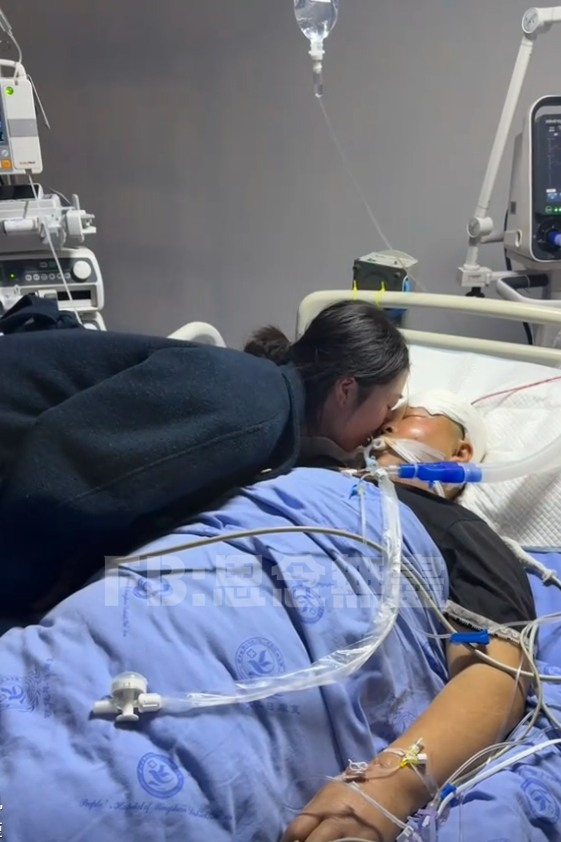 女儿含泪拔掉母亲呼吸机送别,余生再唤妈妈无人应