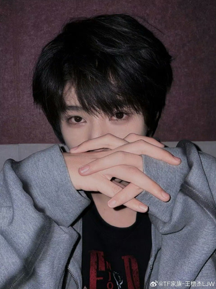 王橹杰微博粉丝突破200万|TF家族|新年音乐会|彩虹|舞台|少年_新浪娱乐_新浪新闻