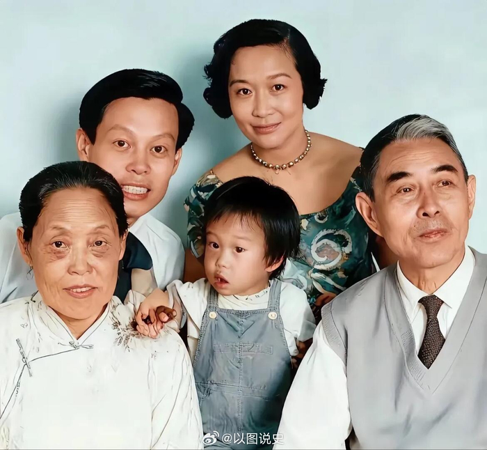 1962年杨振宁瑞士与父母团聚，两年后入美籍成心结