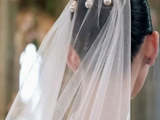 奚梦瑶晒头纱照佩戴婆婆珍藏珠宝