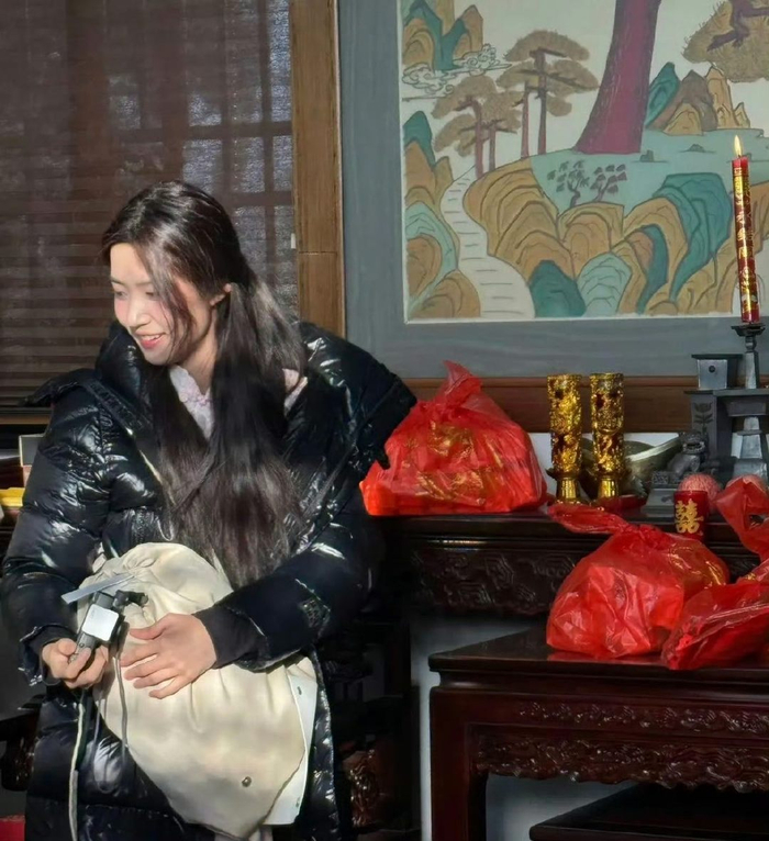 卢昱晓为闺蜜担任伴娘