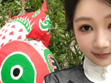 杨紫晒徽州鱼灯自拍照