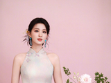 王楚然粉彩旗袍大片展现东方浪漫诗意