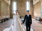 奚梦瑶何猷君婚礼现场照曝光，一家四口甜蜜同框